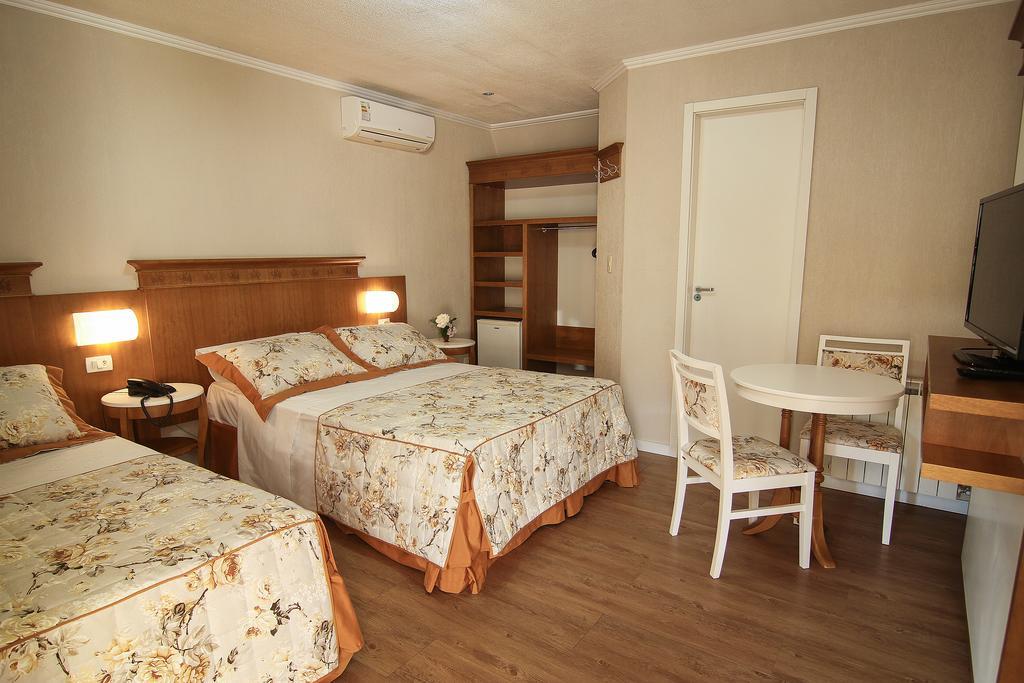 Quarto Triplo Deluxe com 1 Cama de Casal e 1 Cama de Solteiro